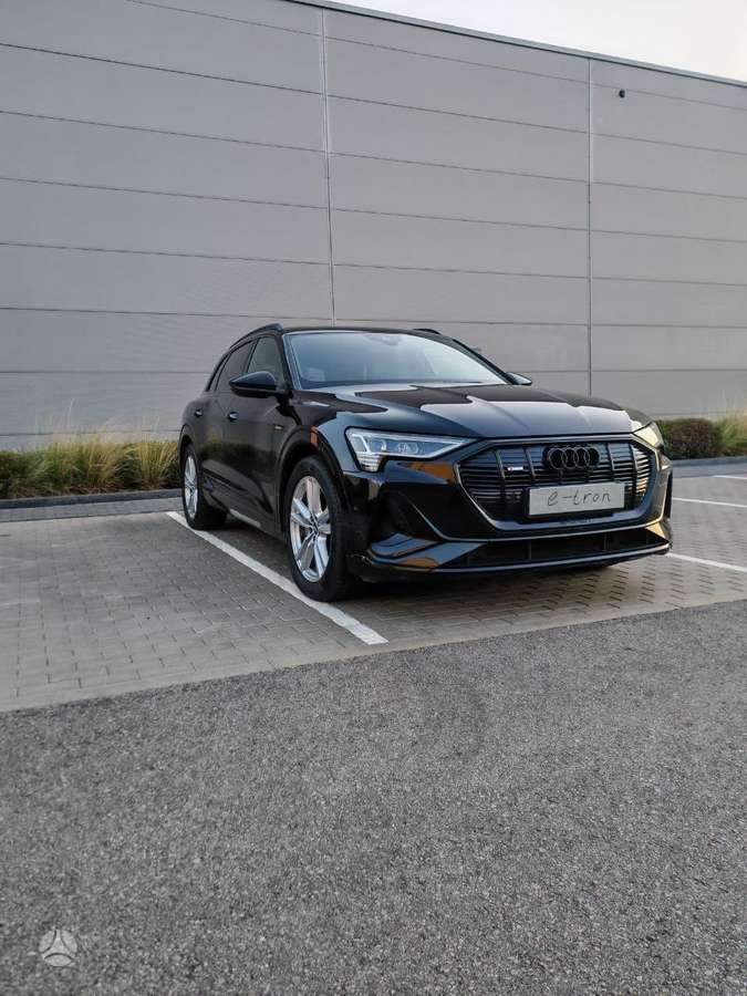Audi e-tron, 71 kWh, off-road / crossover