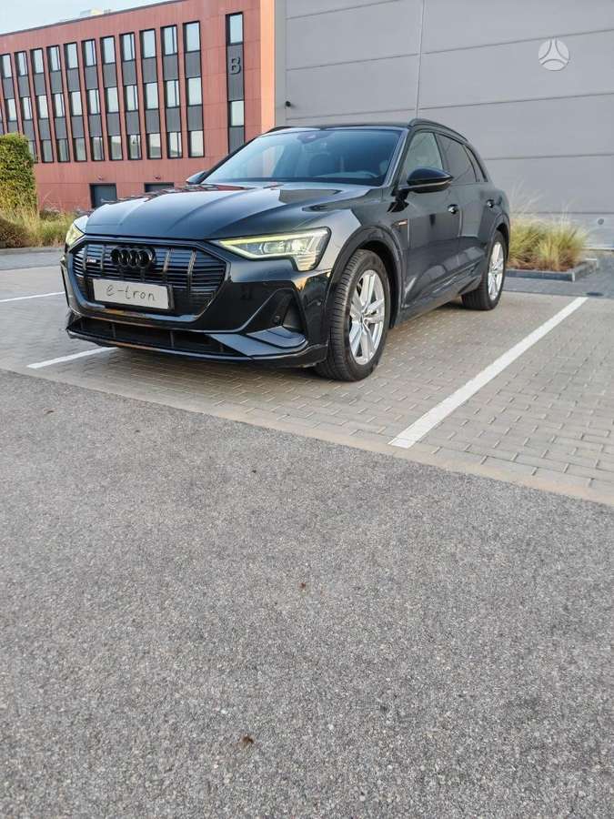 Audi e-tron, 71 kWh, off-road / crossover