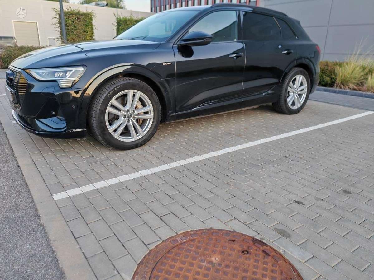 Audi e-tron, 71 kWh, off-road / crossover