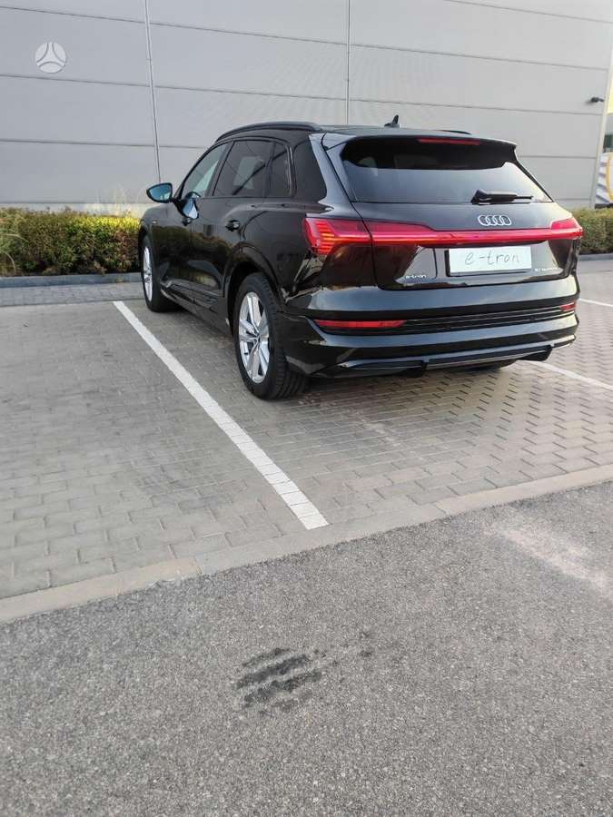 Audi e-tron, 71 kWh, off-road / crossover