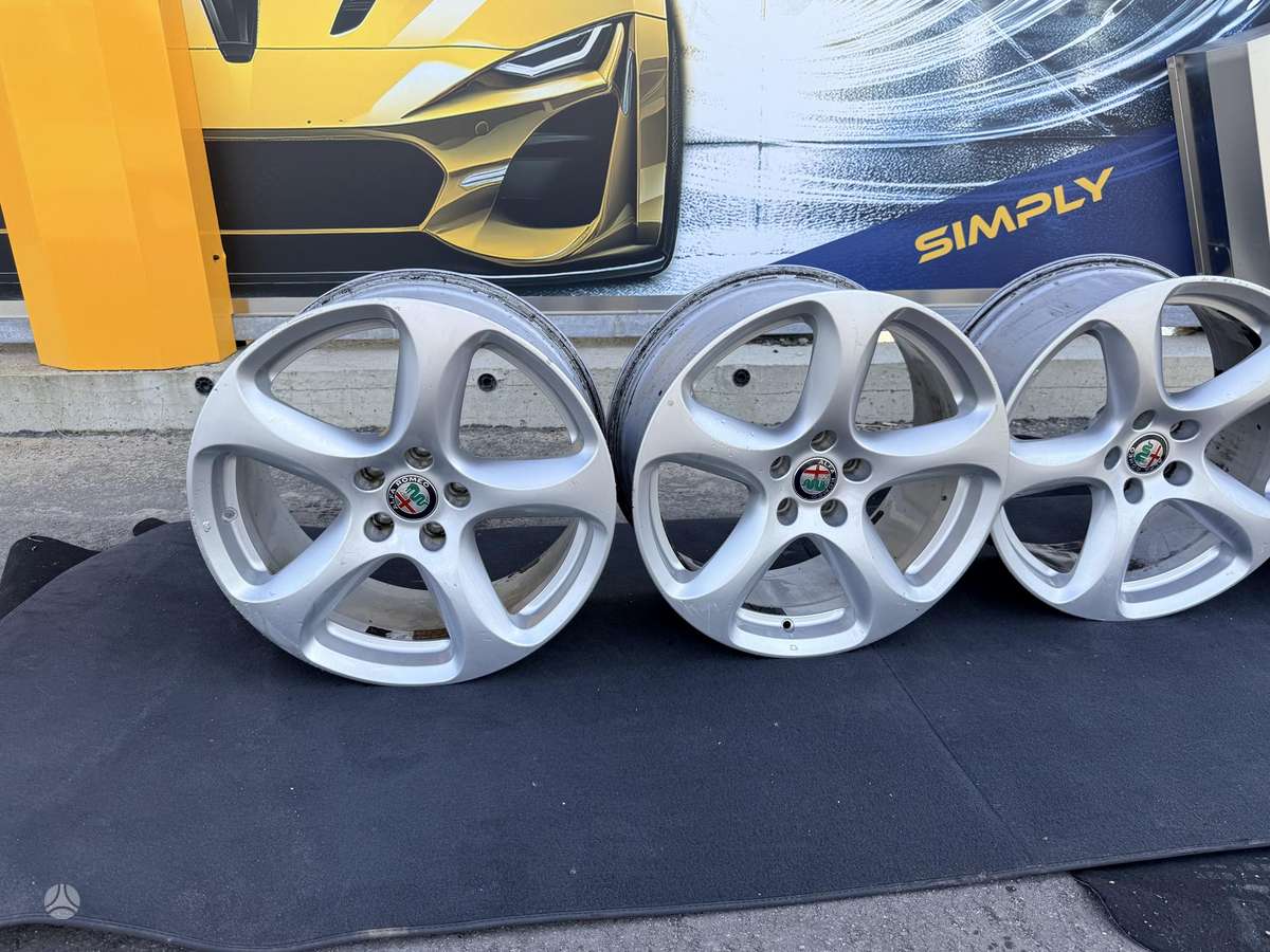 Alfa Romeo Stelvio, light alloy, R18