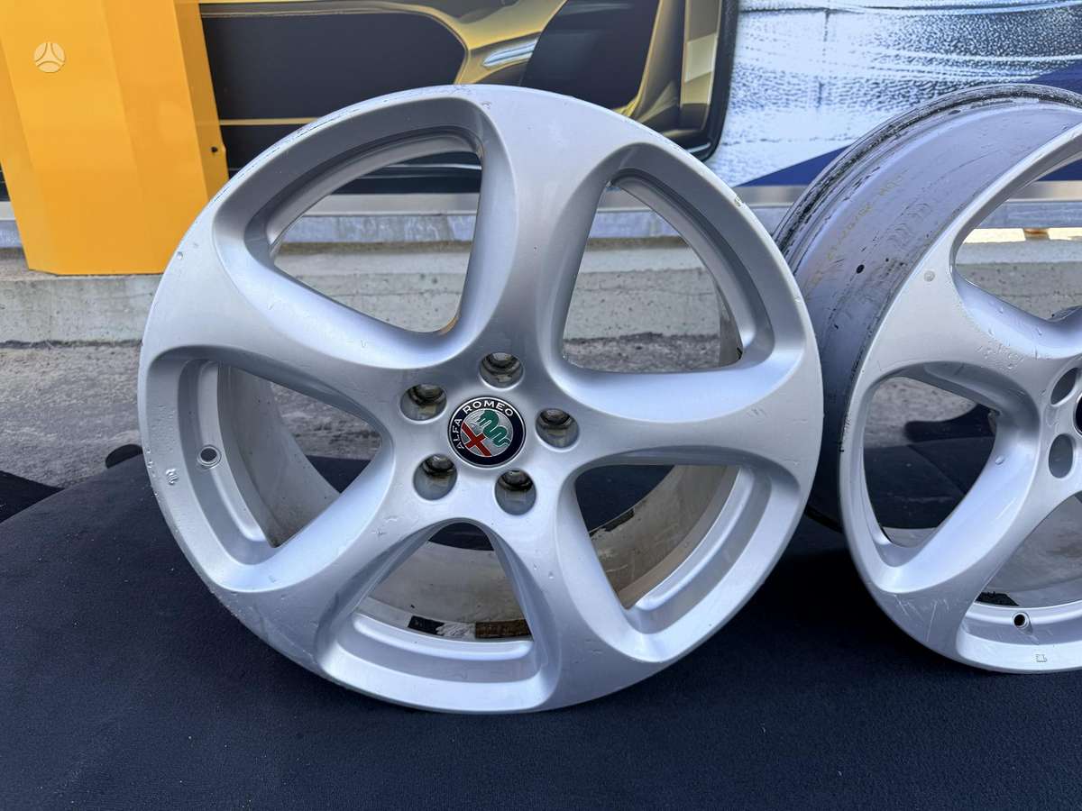Alfa Romeo Stelvio, light alloy, R18