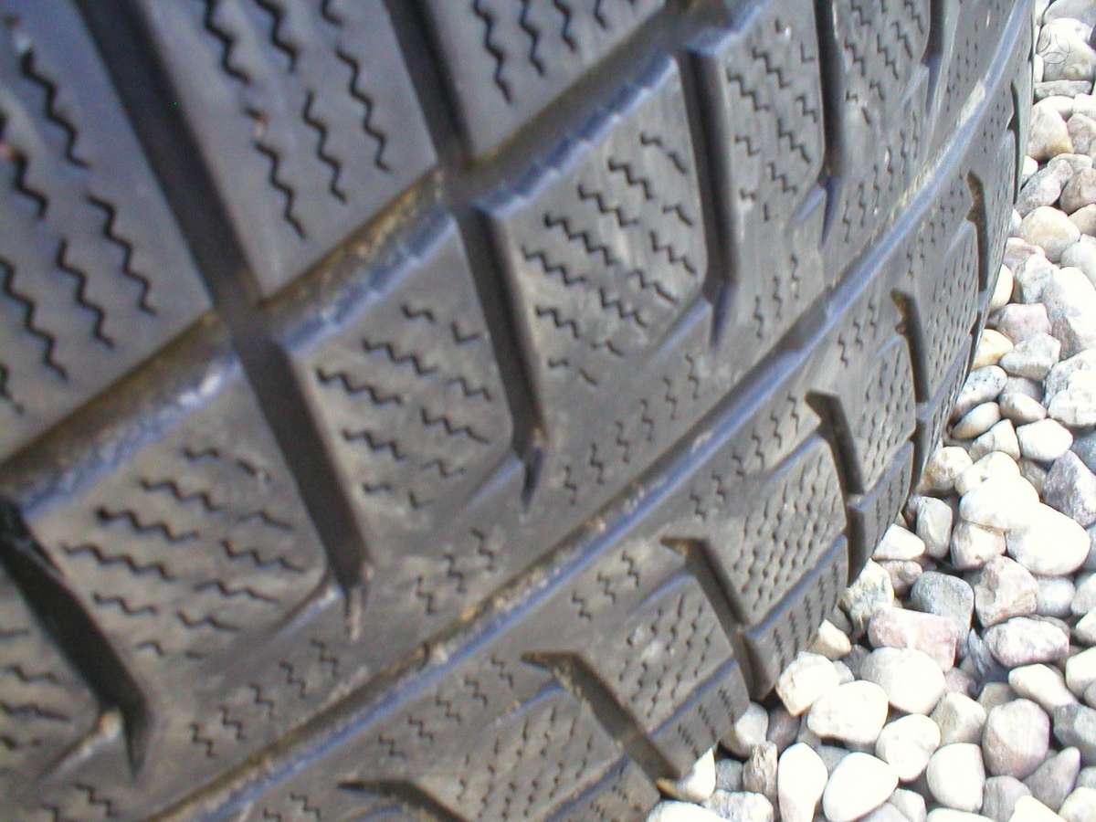 -Kita-, universalios 235/45 R18