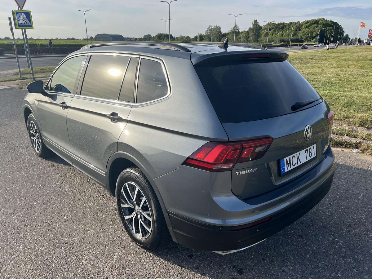 Volkswagen Tiguan - 1