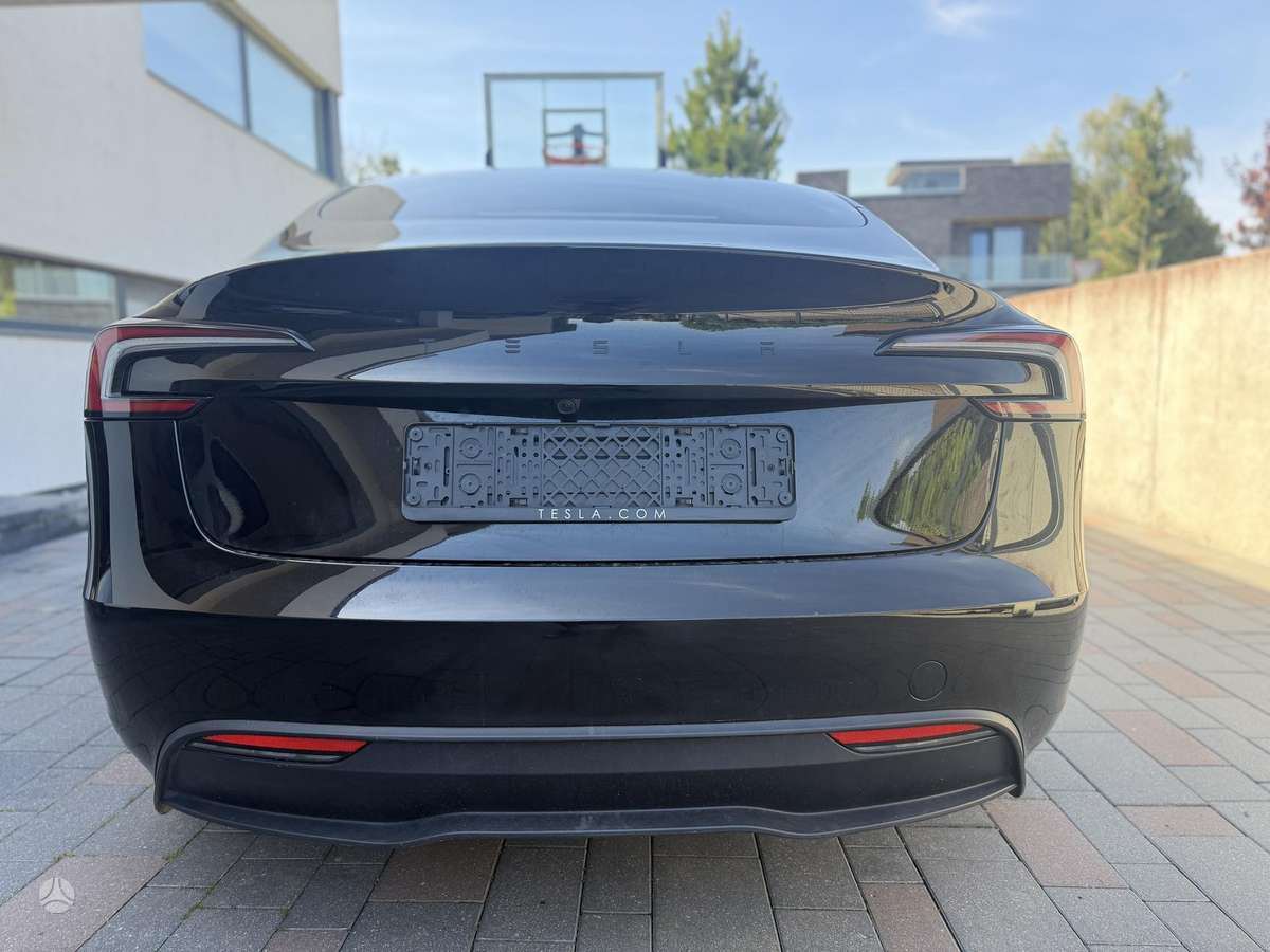 Tesla Model 3, hatchback
