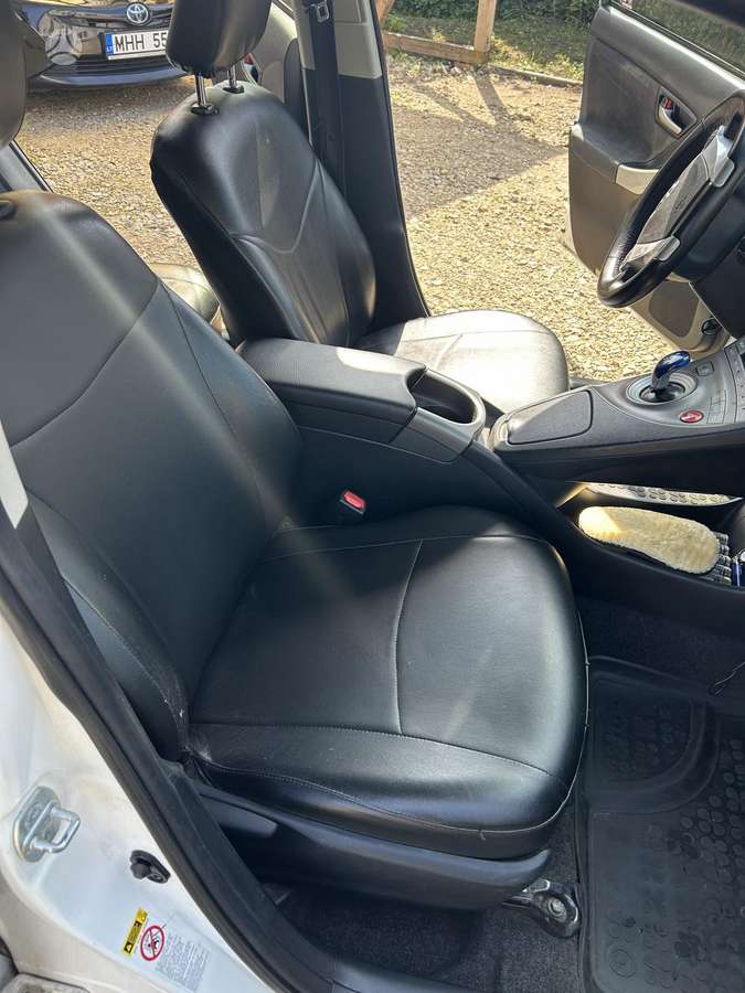 Toyota Prius - 5