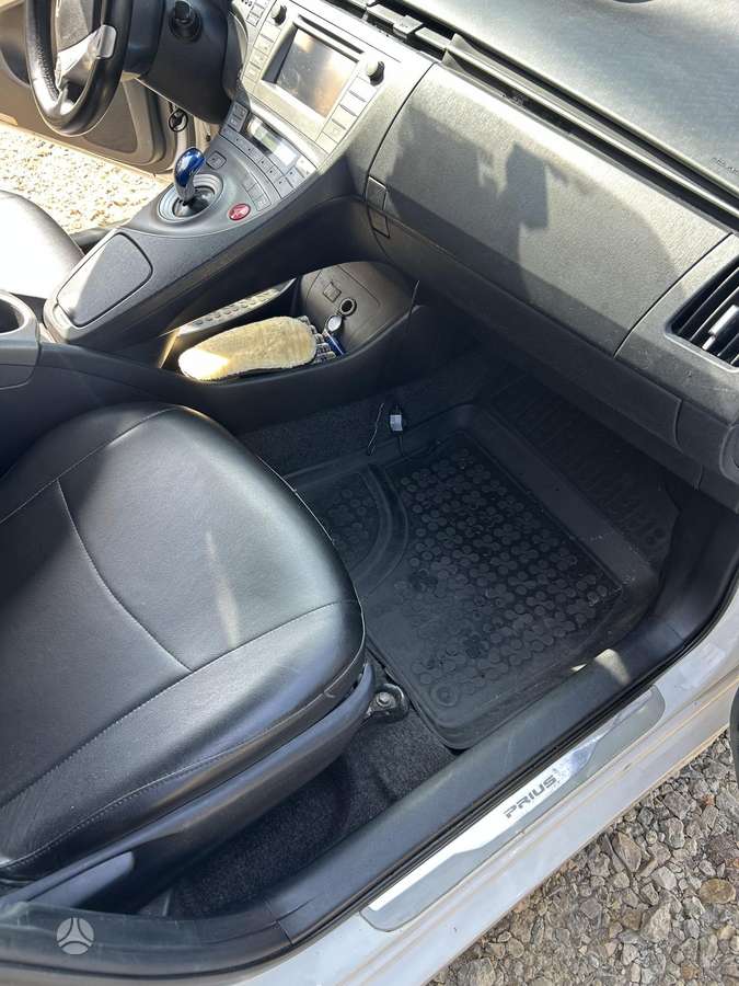 Toyota Prius - 8