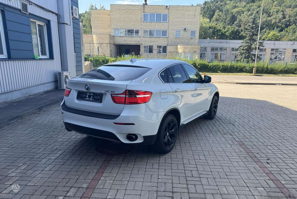 BMW X6, 3.0 l., off-road / crossover