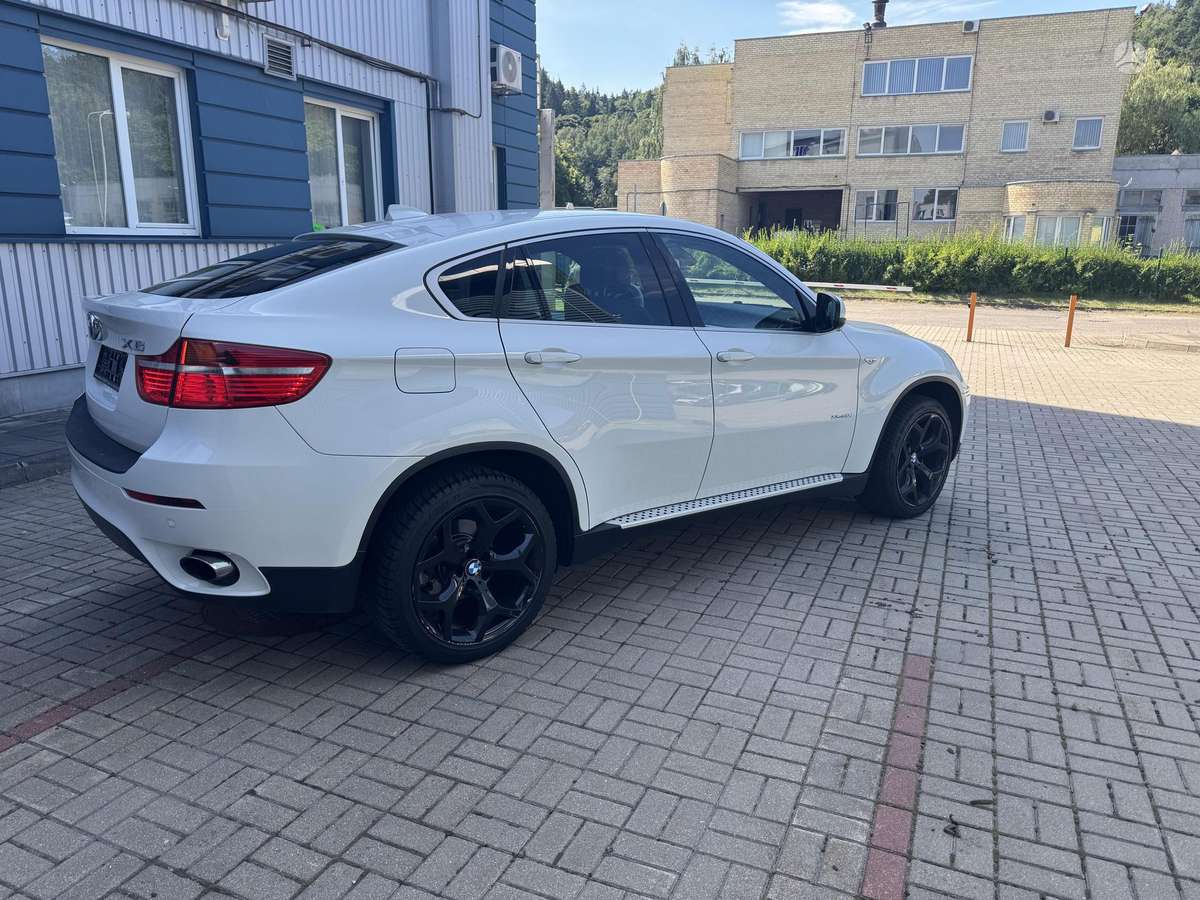 BMW X6, 3.0 l., off-road / crossover