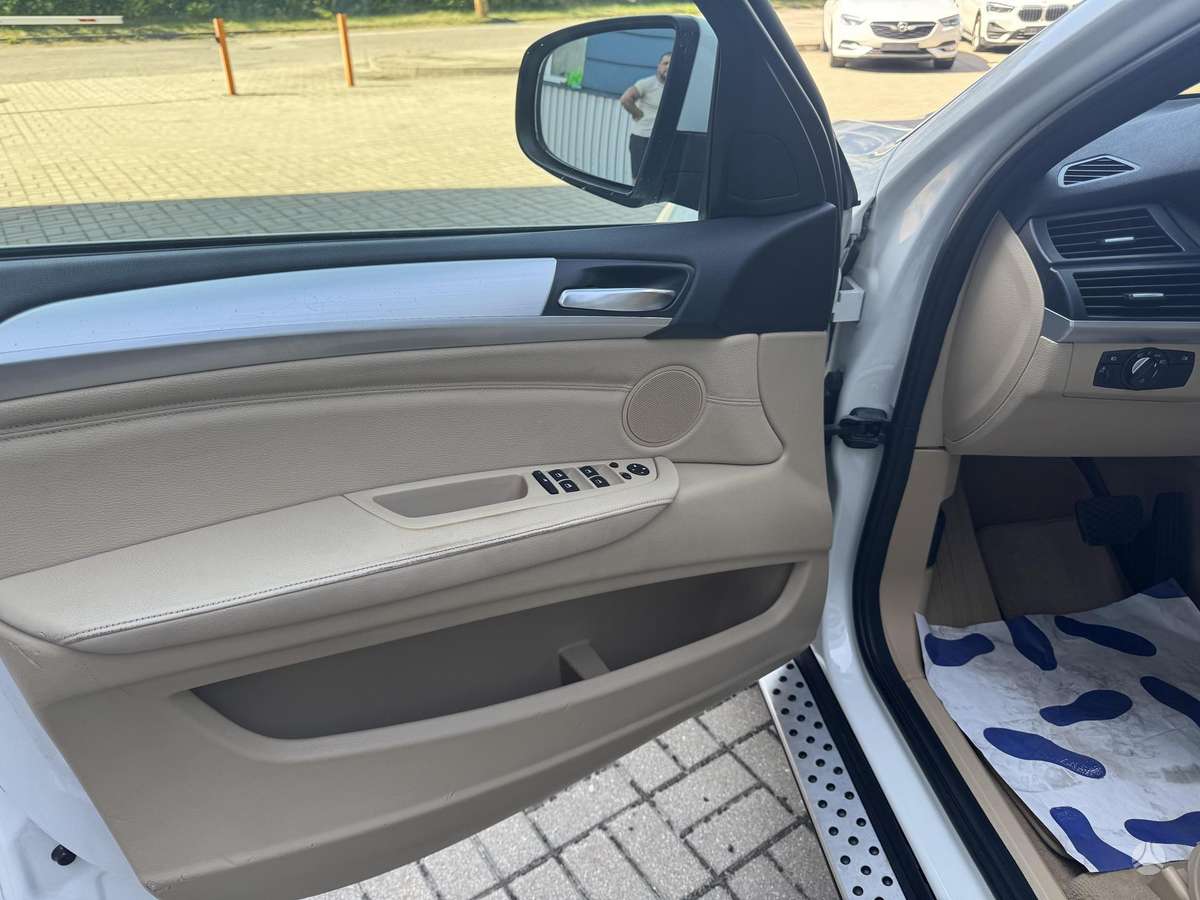 BMW X6, 3.0 l., off-road / crossover