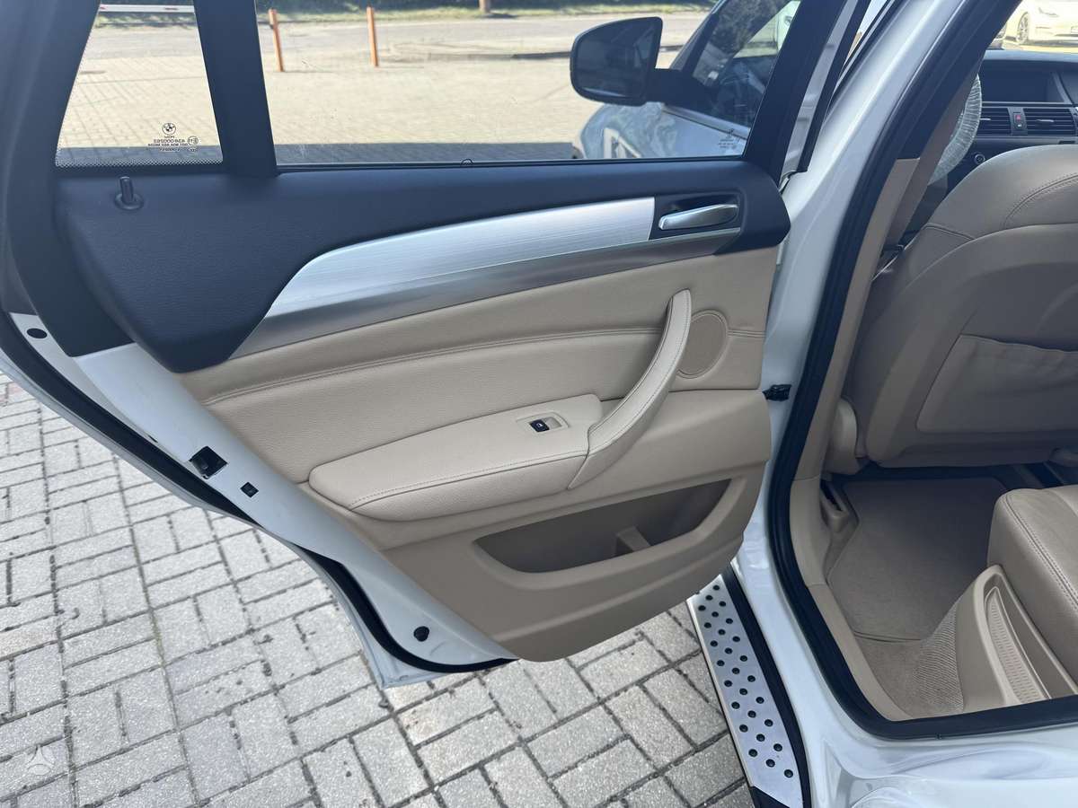 BMW X6, 3.0 l., off-road / crossover