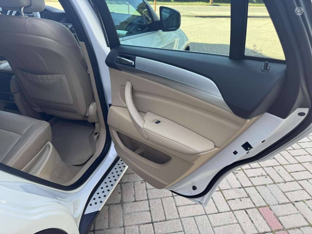 BMW X6, 3.0 l., off-road / crossover