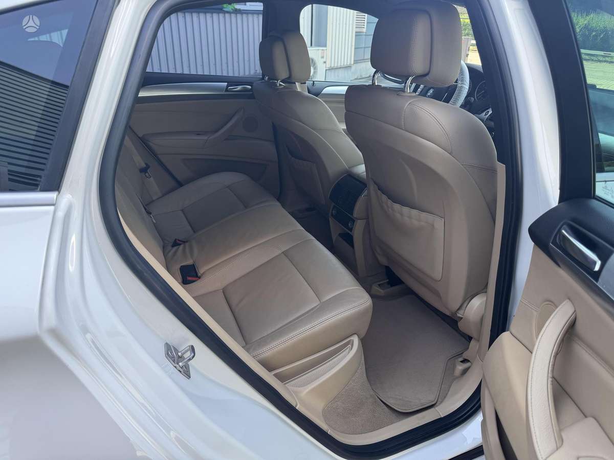 BMW X6, 3.0 l., off-road / crossover
