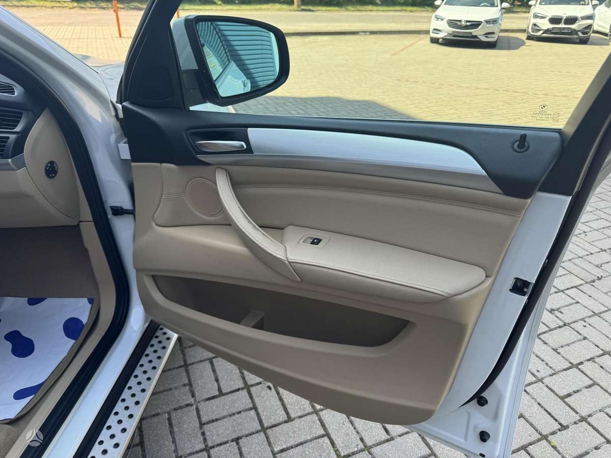 BMW X6, 3.0 l., off-road / crossover