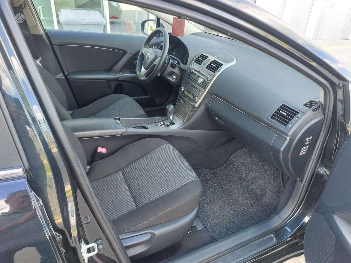Toyota Avensis - 8