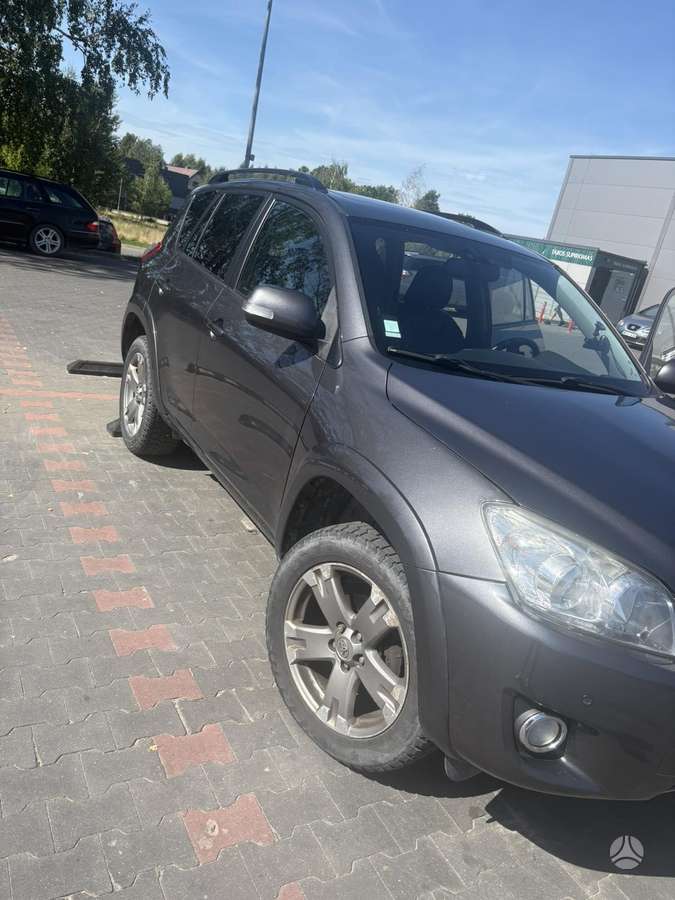 Toyota RAV4 - 1