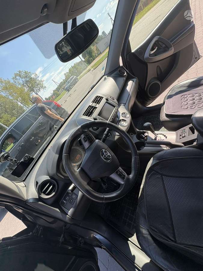 Toyota RAV4 - 6