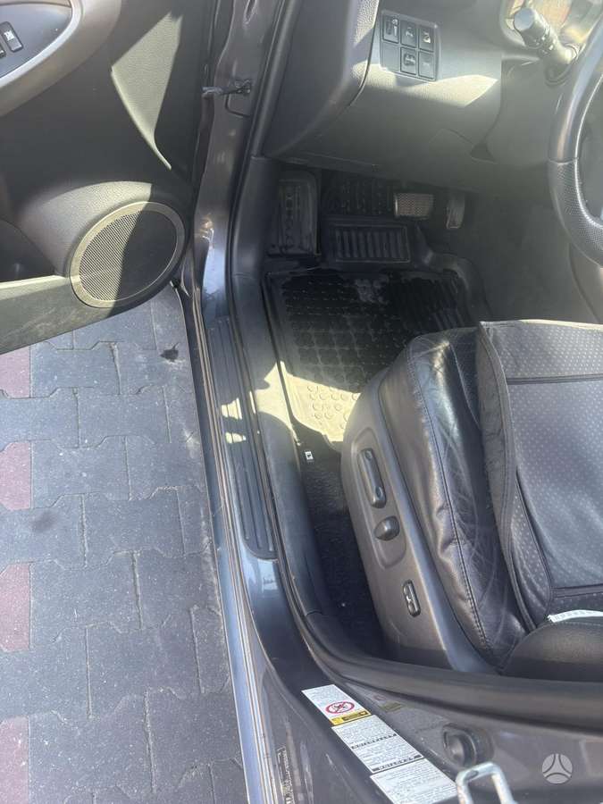 Toyota RAV4 - 7