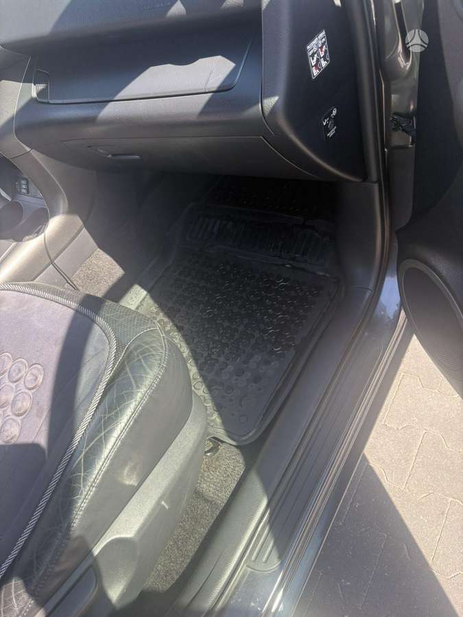 Toyota RAV4 - 9