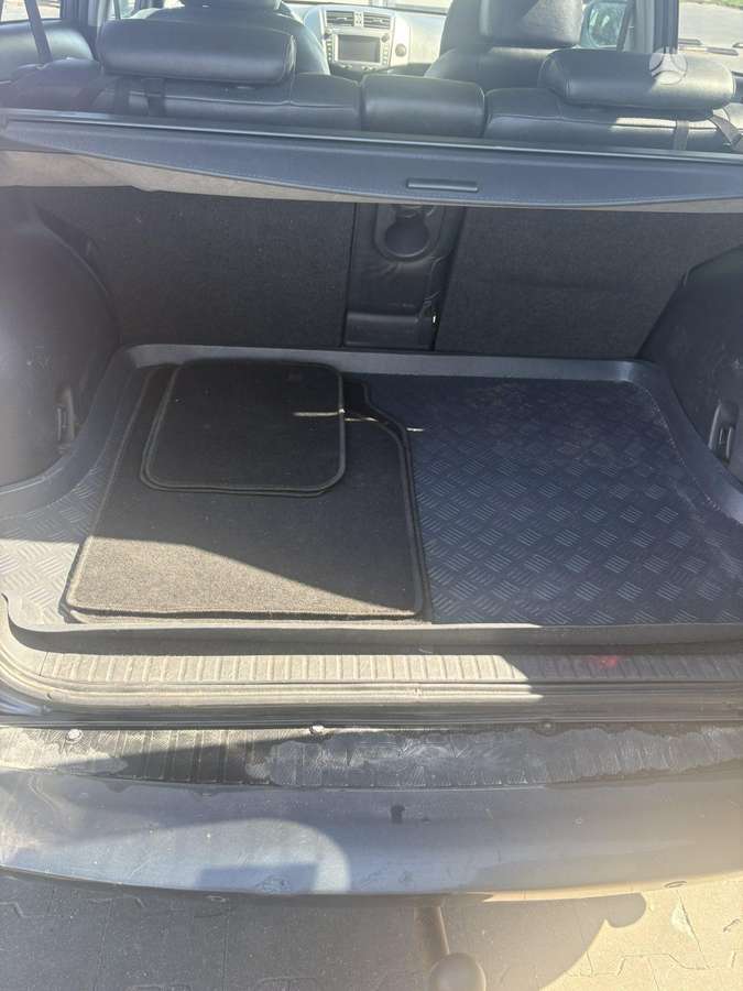 Toyota RAV4 - 11