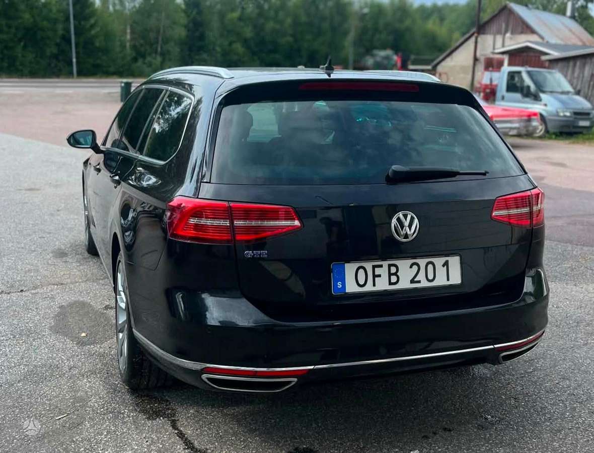 Volkswagen Passat - 4