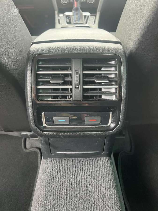 Volkswagen Passat - 11