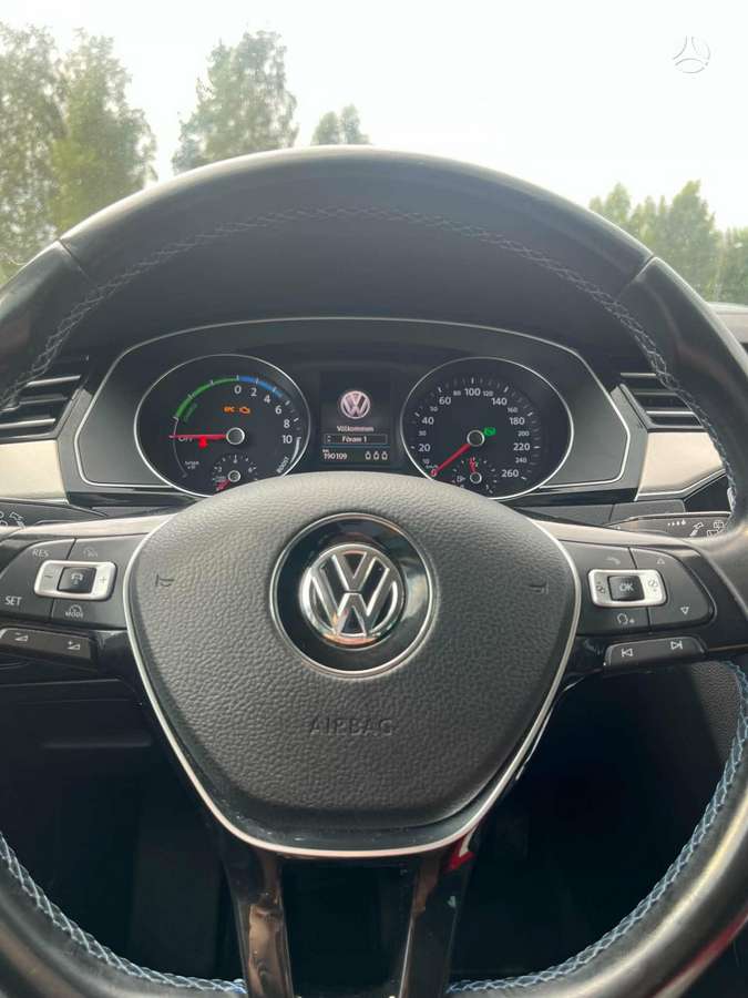 Volkswagen Passat - 12