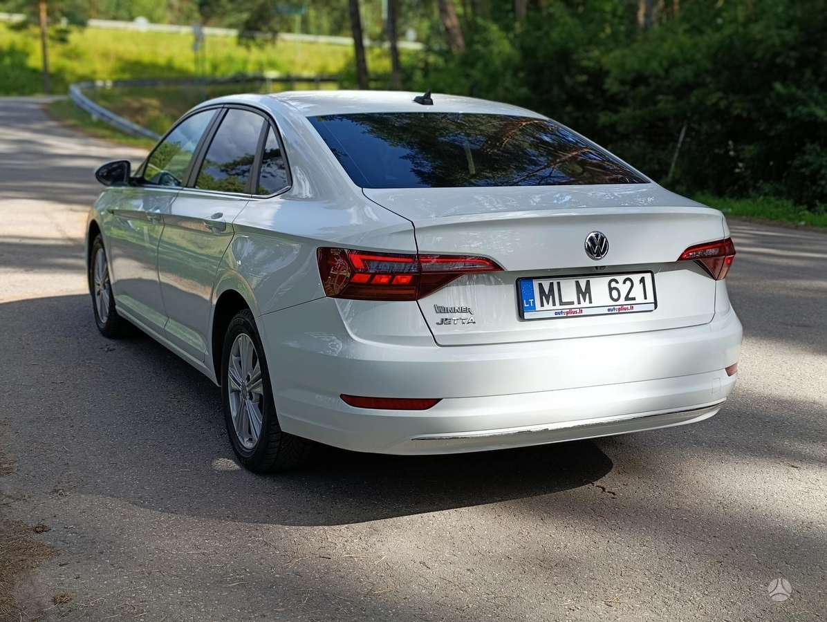 Volkswagen Jetta - 4
