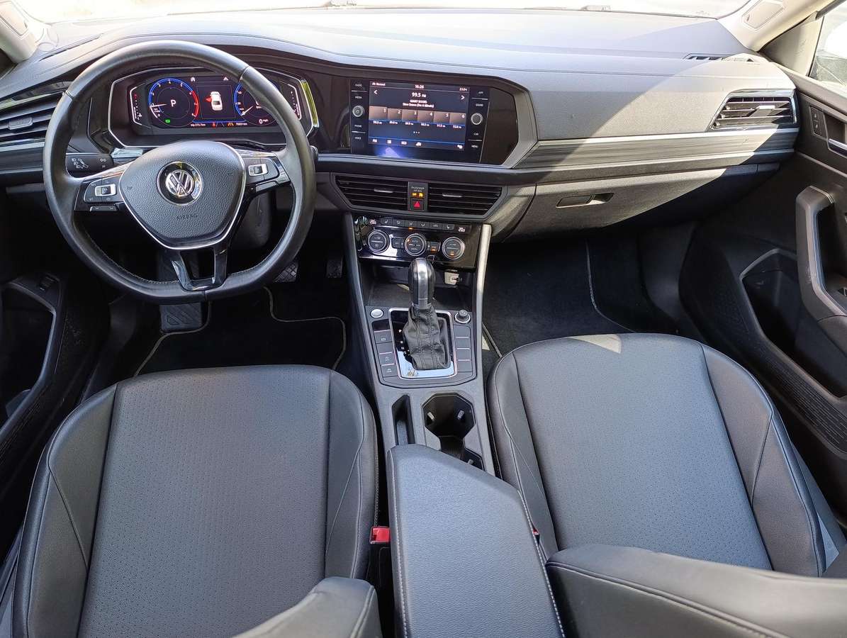 Volkswagen Jetta - 11