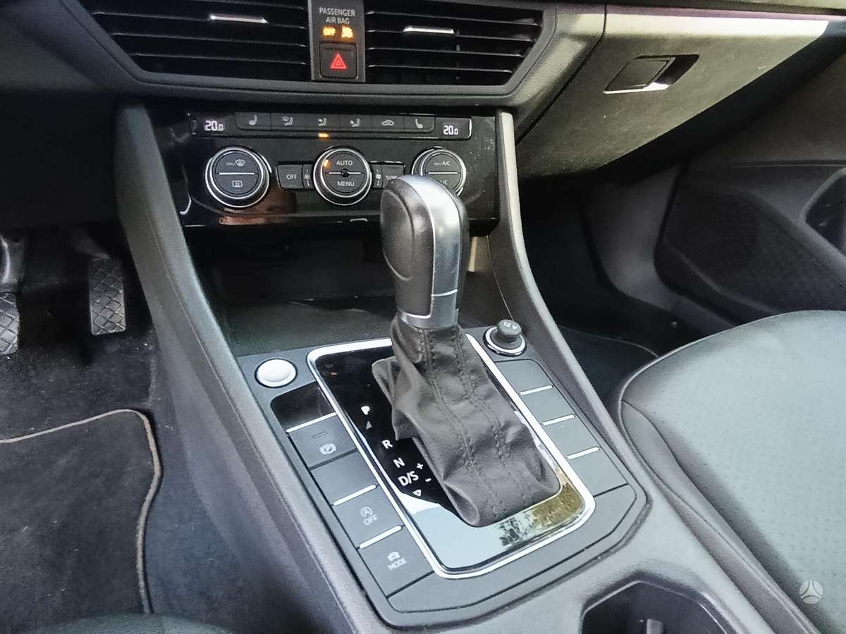 Volkswagen Jetta - 10