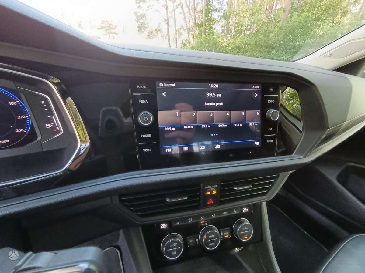 Volkswagen Jetta - 12