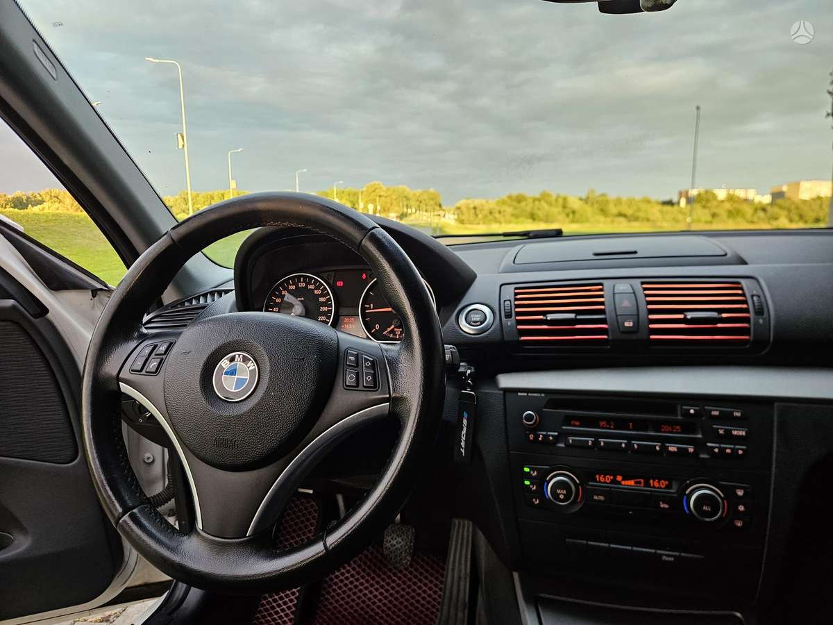 BMW 118, 2.0 l., Хэтчбек
