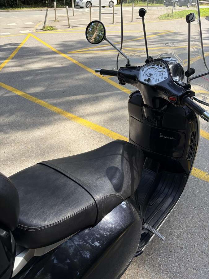 Piaggio Vespa 125cc, scooters / mopeds