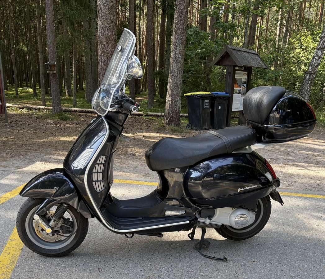 Piaggio Vespa 125cc, scooters / mopeds