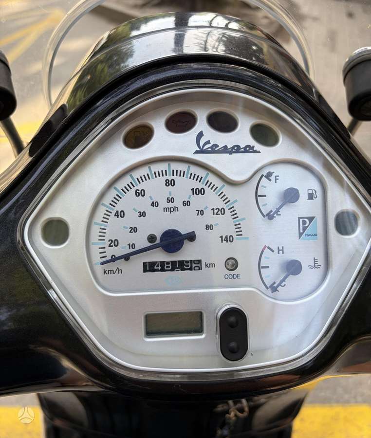 Piaggio Vespa 125cc, scooters / mopeds