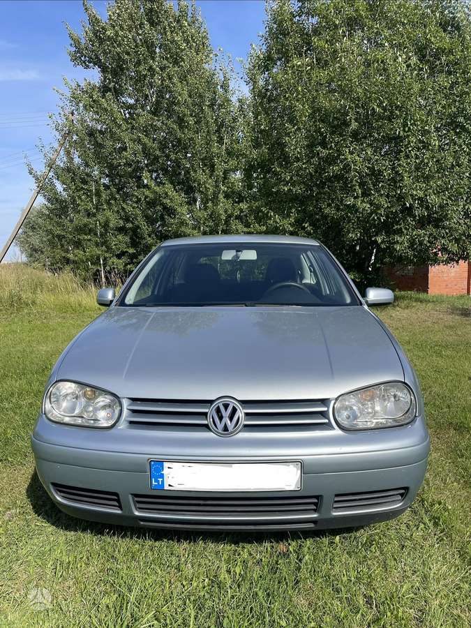 Volkswagen Golf - 1