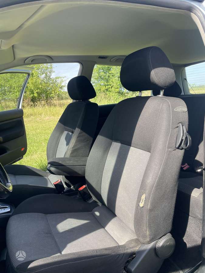 Volkswagen Golf - 6