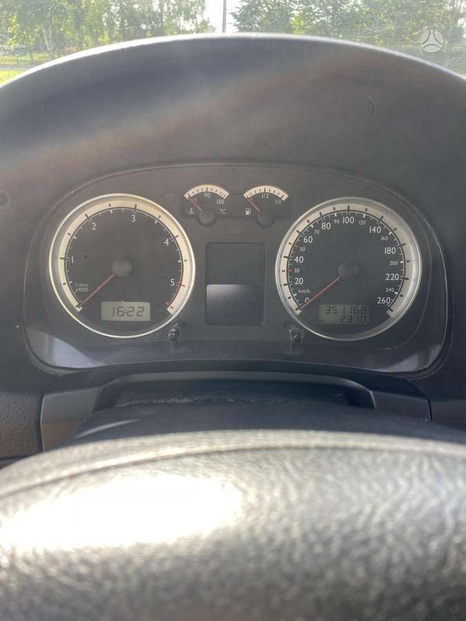 Volkswagen Golf - 8
