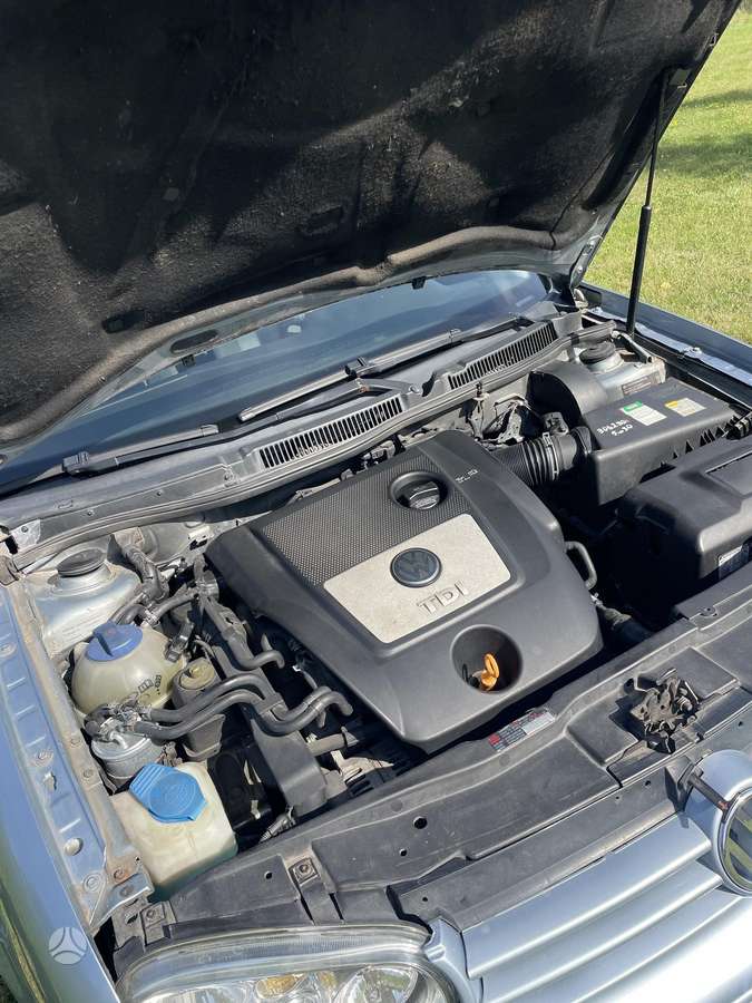 Volkswagen Golf - 10