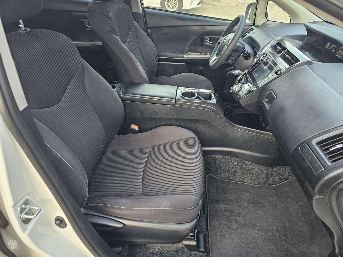 Toyota Prius+ - 10