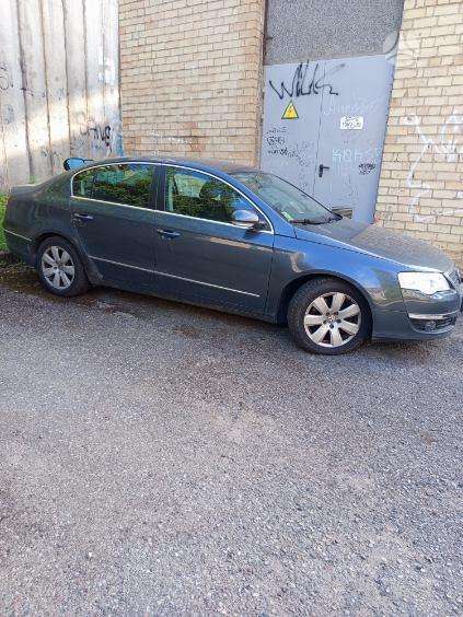Volkswagen Passat - 2