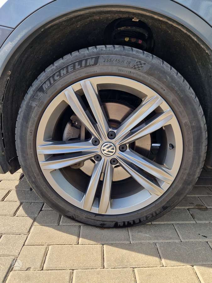 Volkswagen Tiguan Allspace - 9