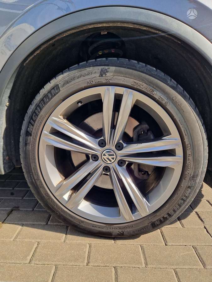 Volkswagen Tiguan Allspace - 11