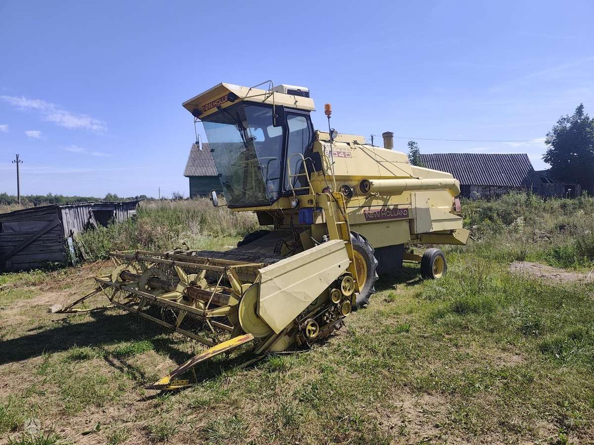 New Holland 8040, combine harvesters