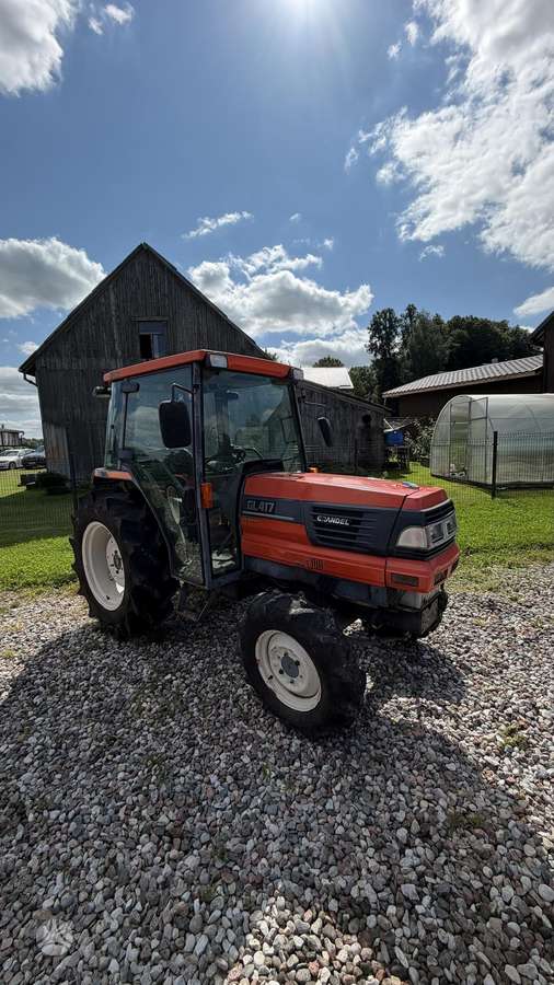 Kubota Visi, traktoriai