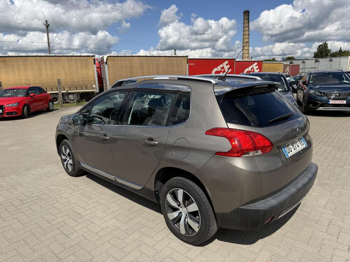 Peugeot 2008 - 9