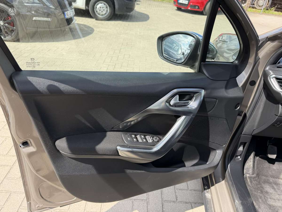 Peugeot 2008 - 12