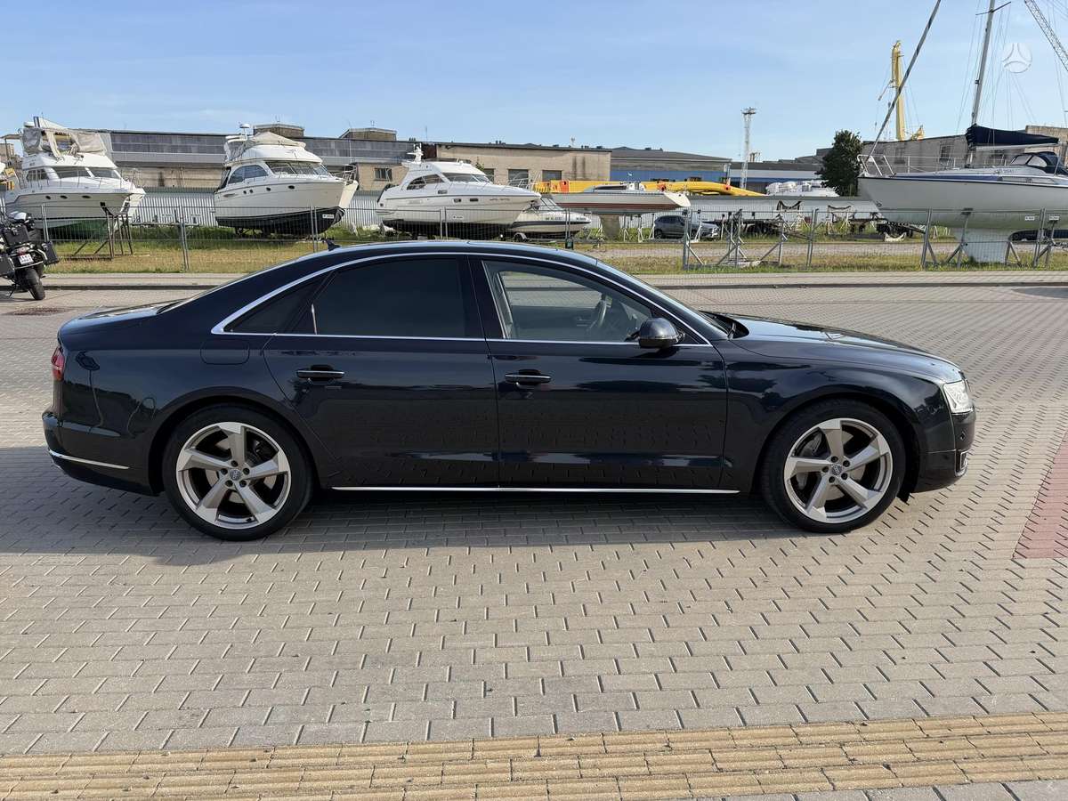 Audi A8, 4.0 l., saloon / sedan