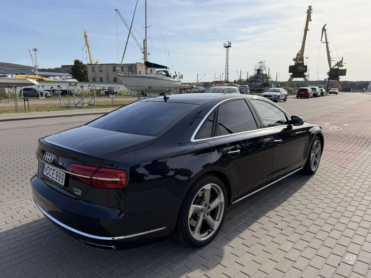 Audi A8, 4.0 l., saloon / sedan