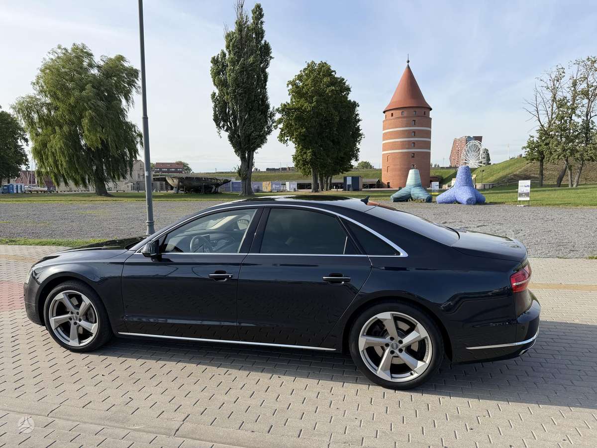 Audi A8, 4.0 l., saloon / sedan
